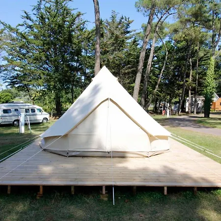 Tiny House Et Tentes En Coton Dans La Pinede 2*
