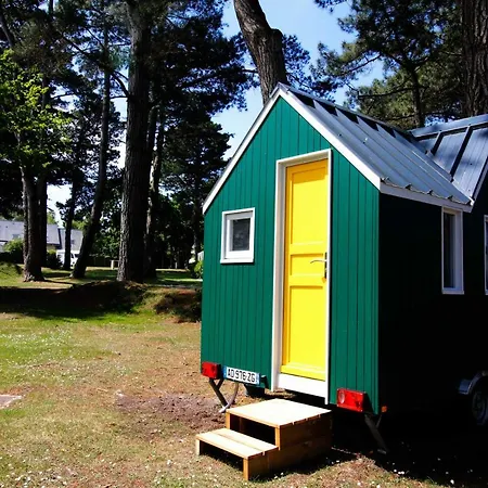 Tiny House Et Tentes En Coton Dans La Pinede Campingplatz Erquy