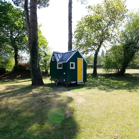 Tiny House Et Tentes En Coton Dans La Pinede Campingplatz